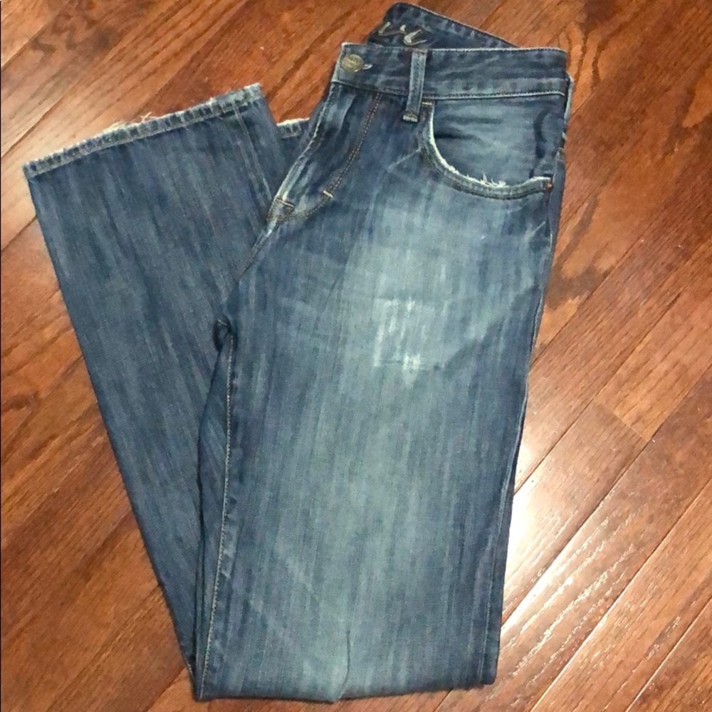 Men’s light wash jeans